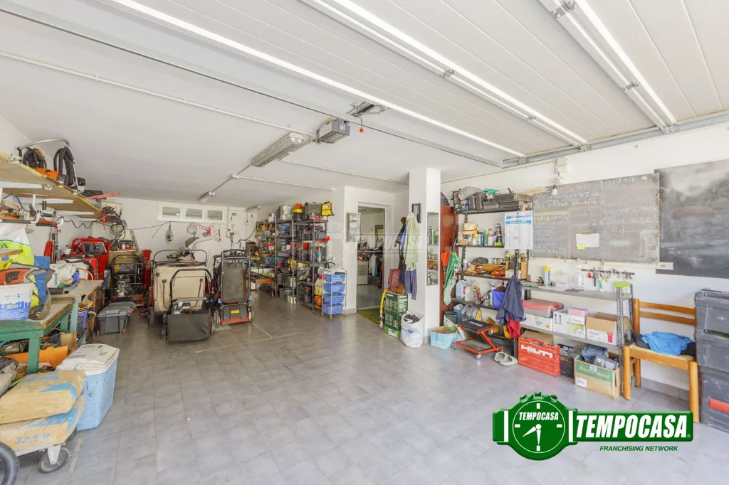 Garage - Modern Villa with Garden in Piacenza