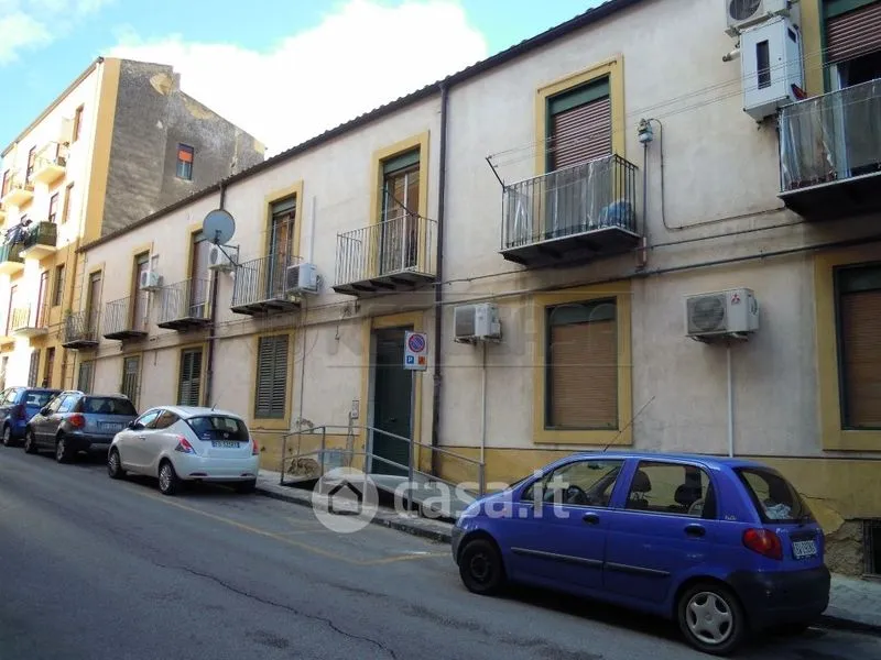 Välivaade - Three-Bedroom Flat to Renovate in Caltanissetta