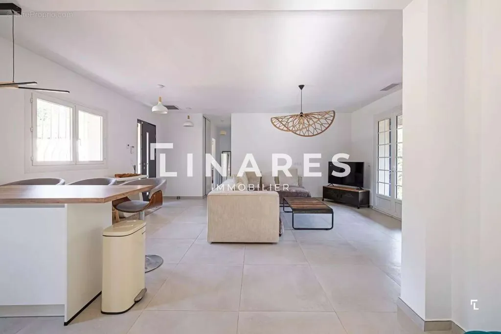 Elutuba - Chic Villa with Pool in Aubagne