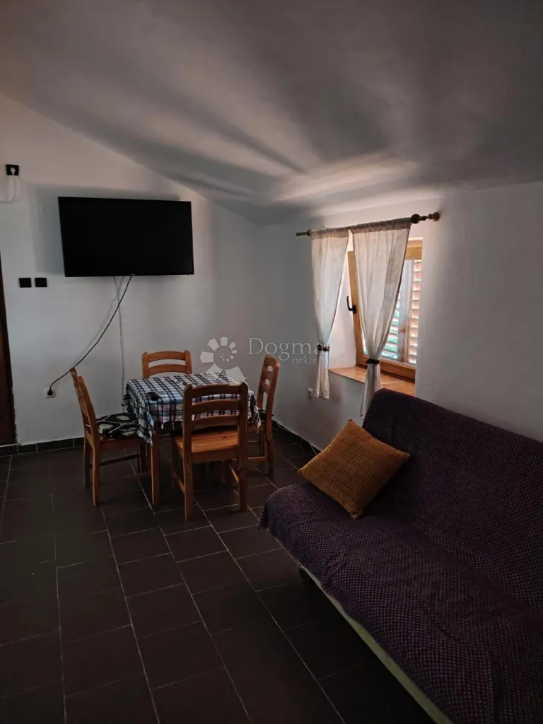 House with Sea View and Garden in Karlobag