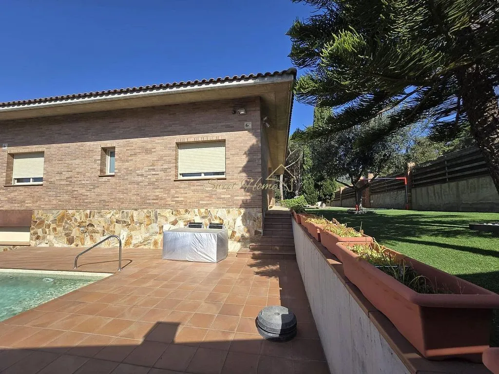 Bassein - Luxury House with Pool in Cabrils, Catalonia