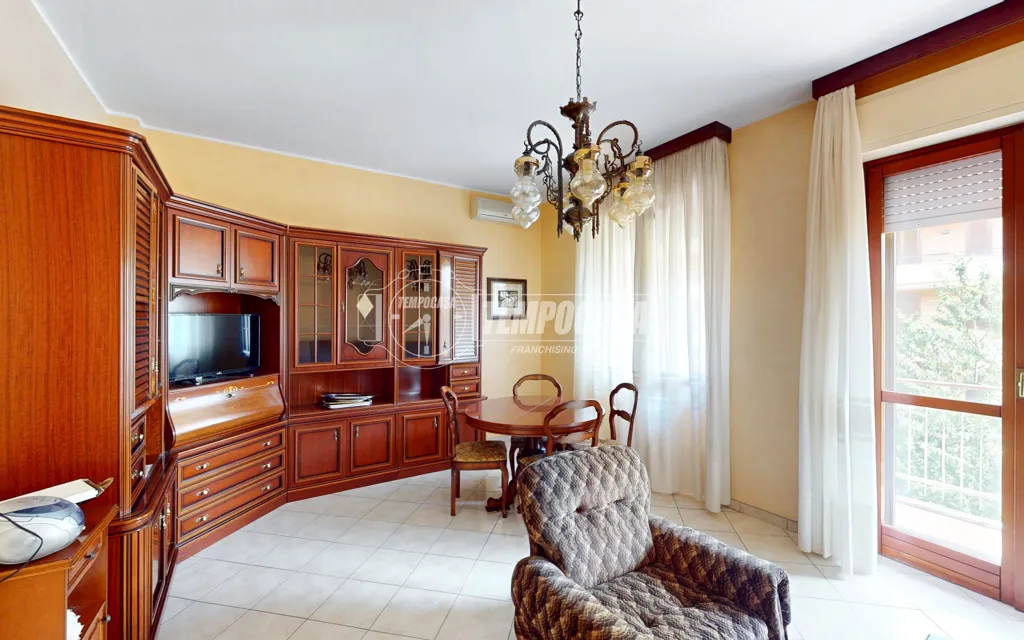 Dining Room - Four-Room Apartment with Balcony in Paullo