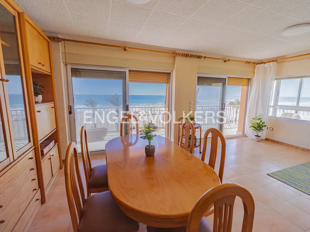 Dining Room - Beachfront Apartment with Sea View in El Campello