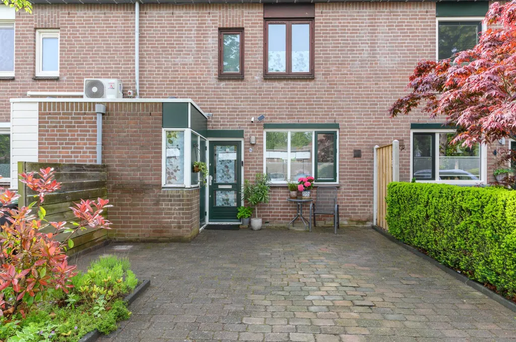Välivaade - Spacious 5-Bedroom House with Deep Garden in Almere
