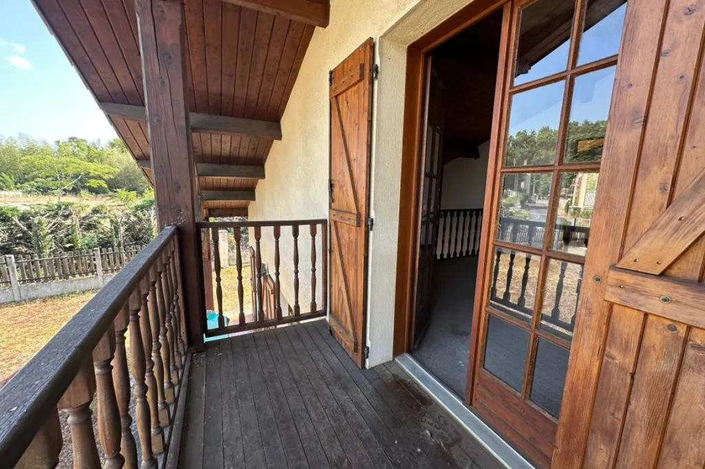 Rõdu - Spacious Family House with Garden in Préchac