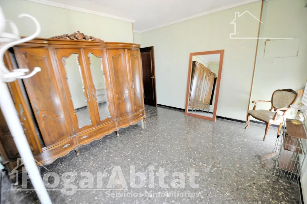 Magamistoad - Spacious Apartment with Balcony in Malilla, Valencia