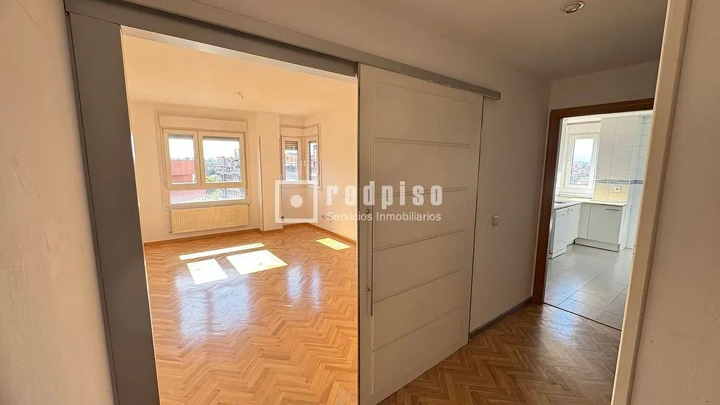 Pièces - Apartment with Pool in Las Rosas, Madrid