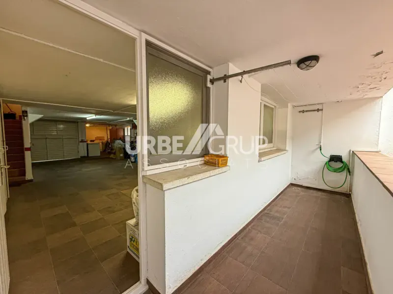 Garaaž - Detached Corner House with Multiple Terraces in Martorell