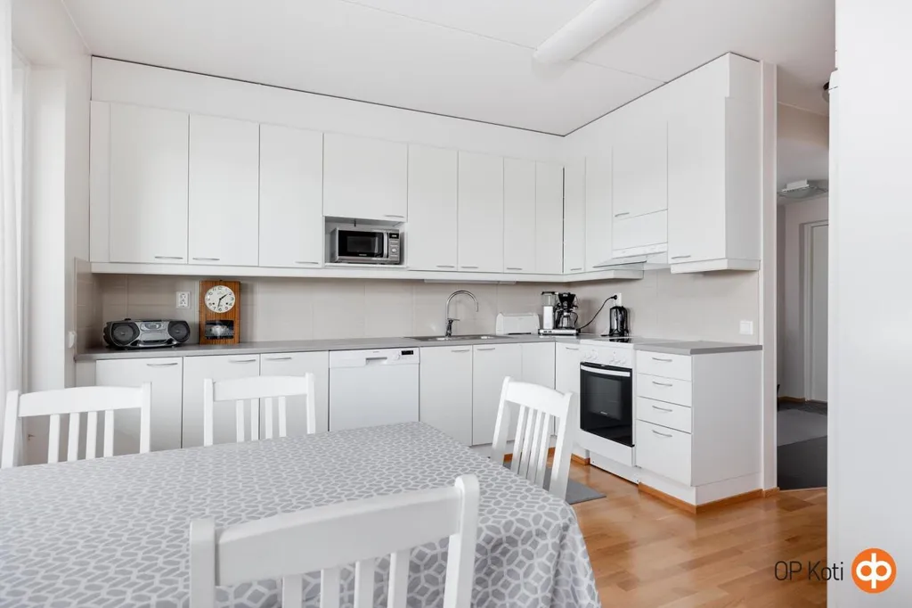 Cucina - Apartment with Large Balcony in Central Location
