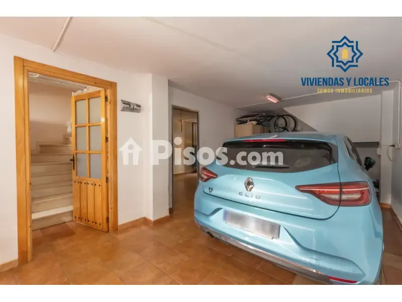 Garaaž - Twin-Storey House with Pool in Híjar