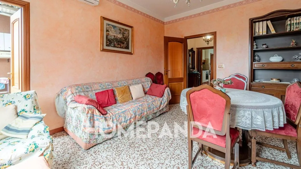 Söögituba - Apartment with Dual Balconies in Turin
