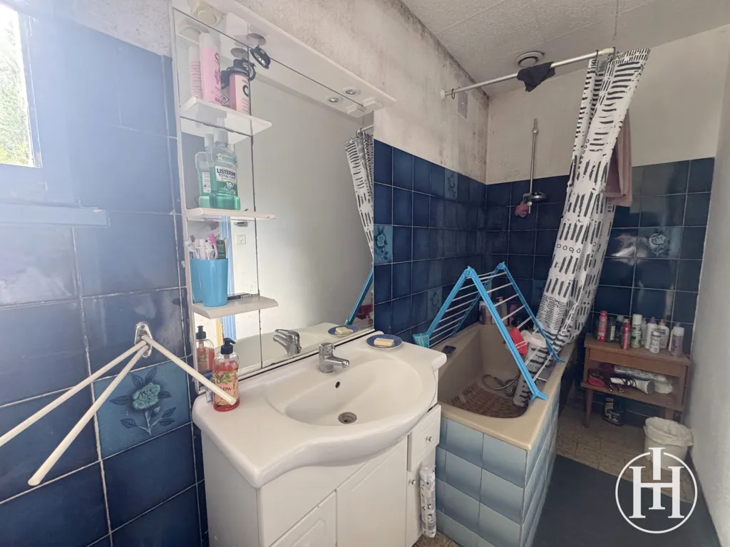 Salles de bain - Maison à rénover avec jardin à Lurcy-Lévis