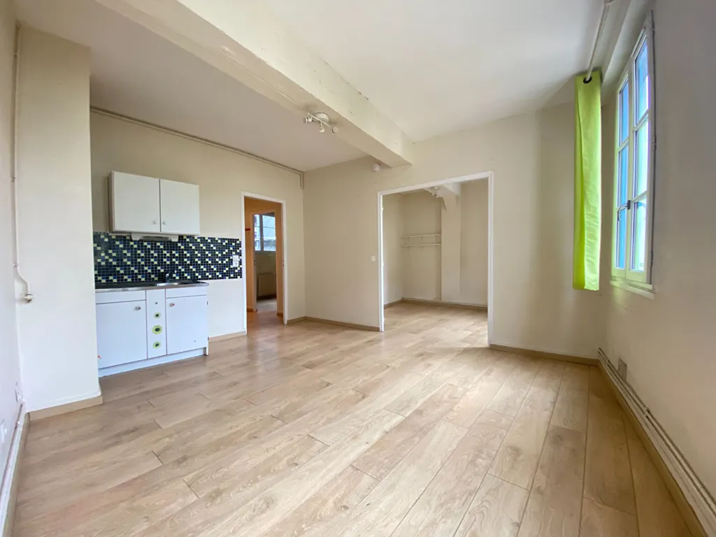 Living Room - 2-Bedroom Apartment in Rouen Centre