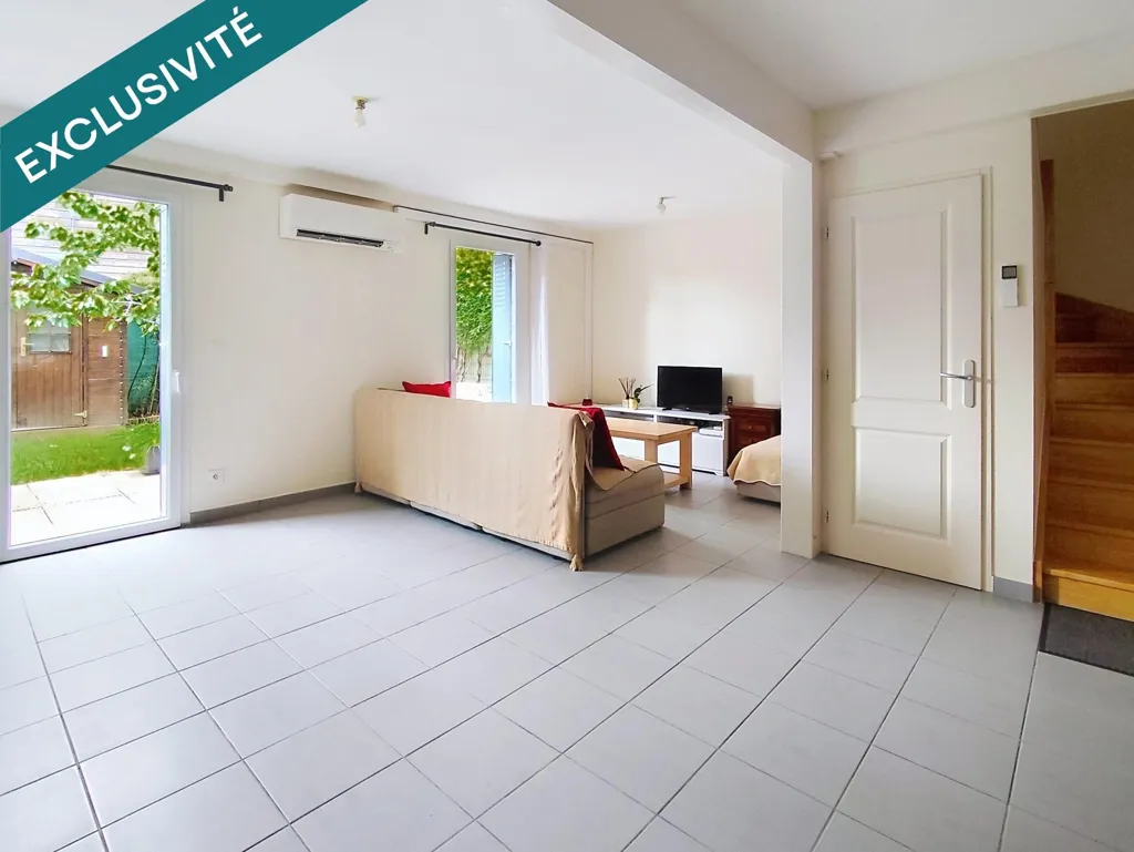 Séjour - Maison Duplex avec Jardin à Chaussan