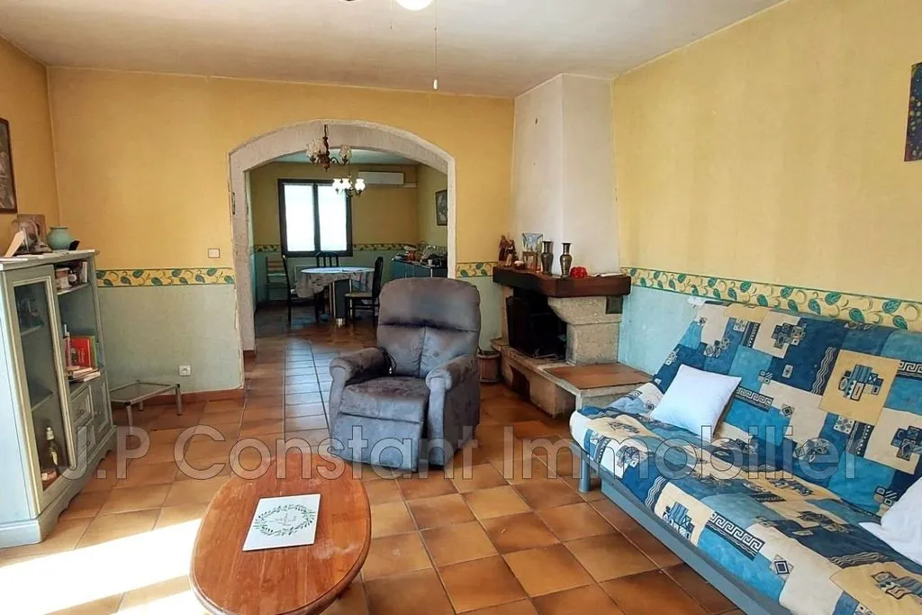 Elutuba - Single-Story Villa with Pool-Ready Land in La Ciotat