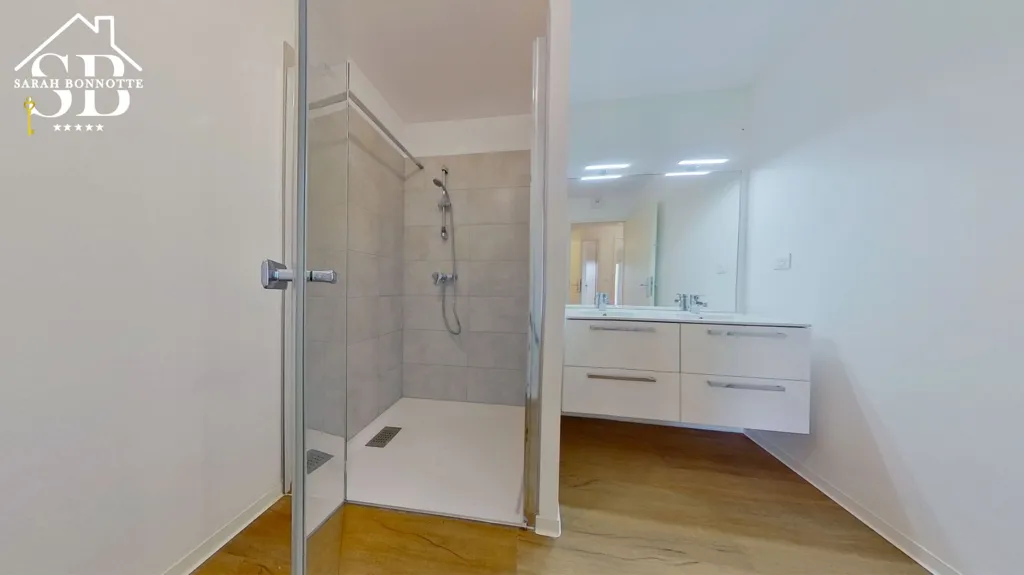 Salles de bain - Maison de Plain-Pied avec Terrasse à Kembs
