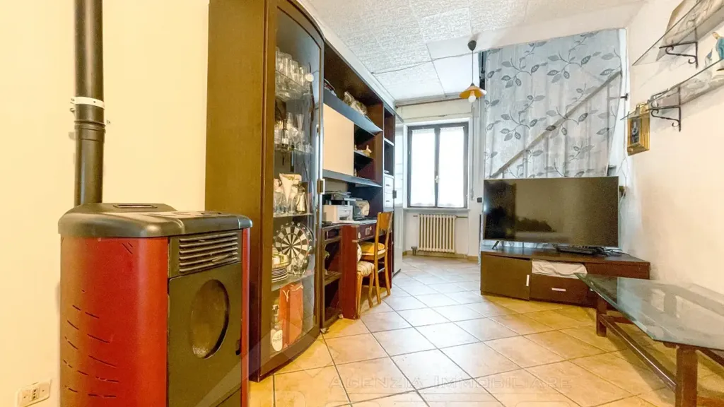 Living Room - Semi-detached House with Garden in Momo