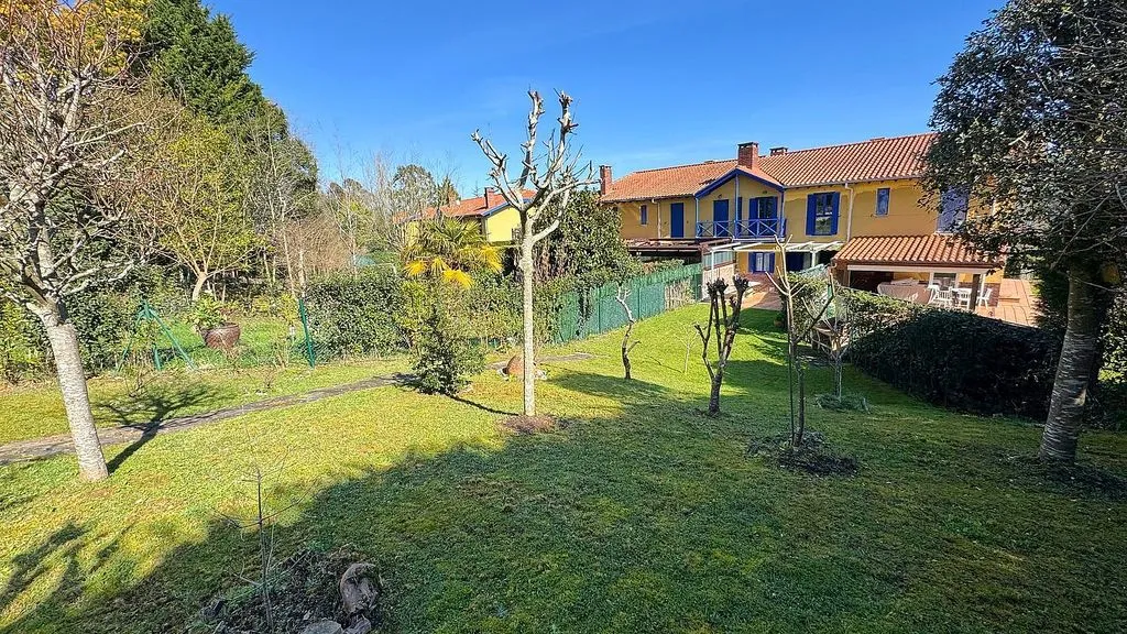 Aed - Terraced House with Pool in Comillas