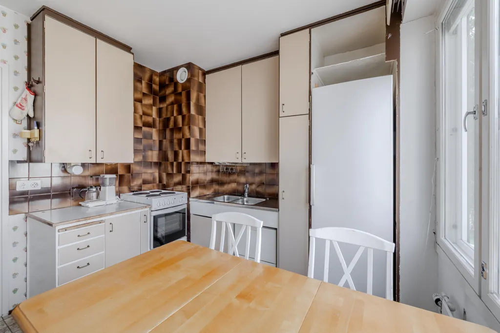 Cuisine - Apartment with Balcony in Kaivoksela, Vantaa