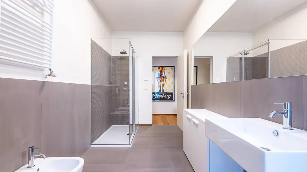 Salles de bain - Restored Apartment with Triple Exposure in Turin