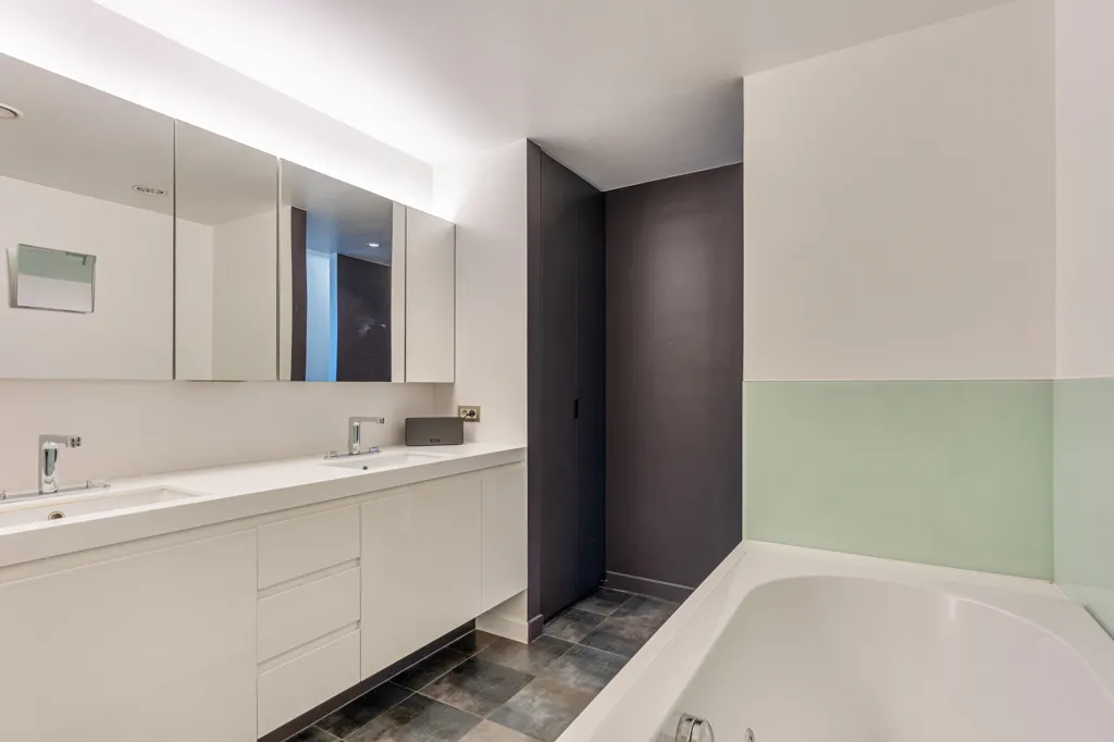 Salles de bain - Appartement de luxe avec terrasse ensoleillée à Hasselt