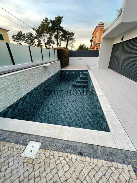 Piscine - Contemporary Villa with Pool in Aroeira, Almada