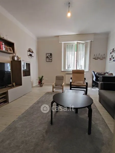 Soggiorno - Spacious 4-Room Apartment in Pisa