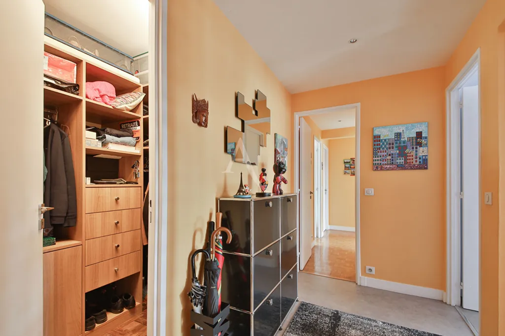 Stanze - Traversant Paris Flat with Balcony in 13ème