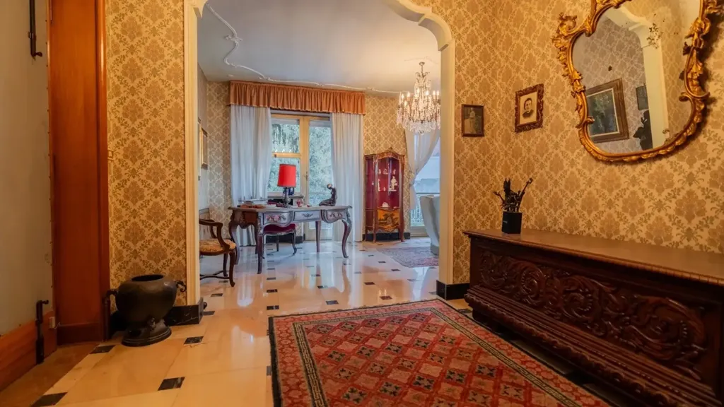 Entrée - Penthouse with Terraces in Torino's Crimea