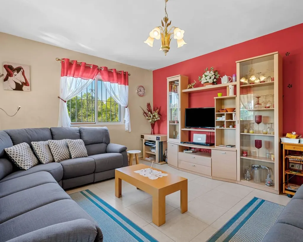 Elutuba - Seven-Bedroom Villa with Pool in Ciudad Quesada