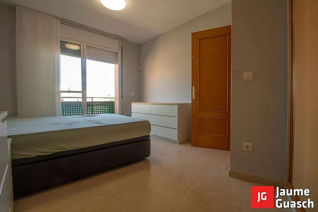 Magamistoad - Apartment with Pool in Centre Torredembarra