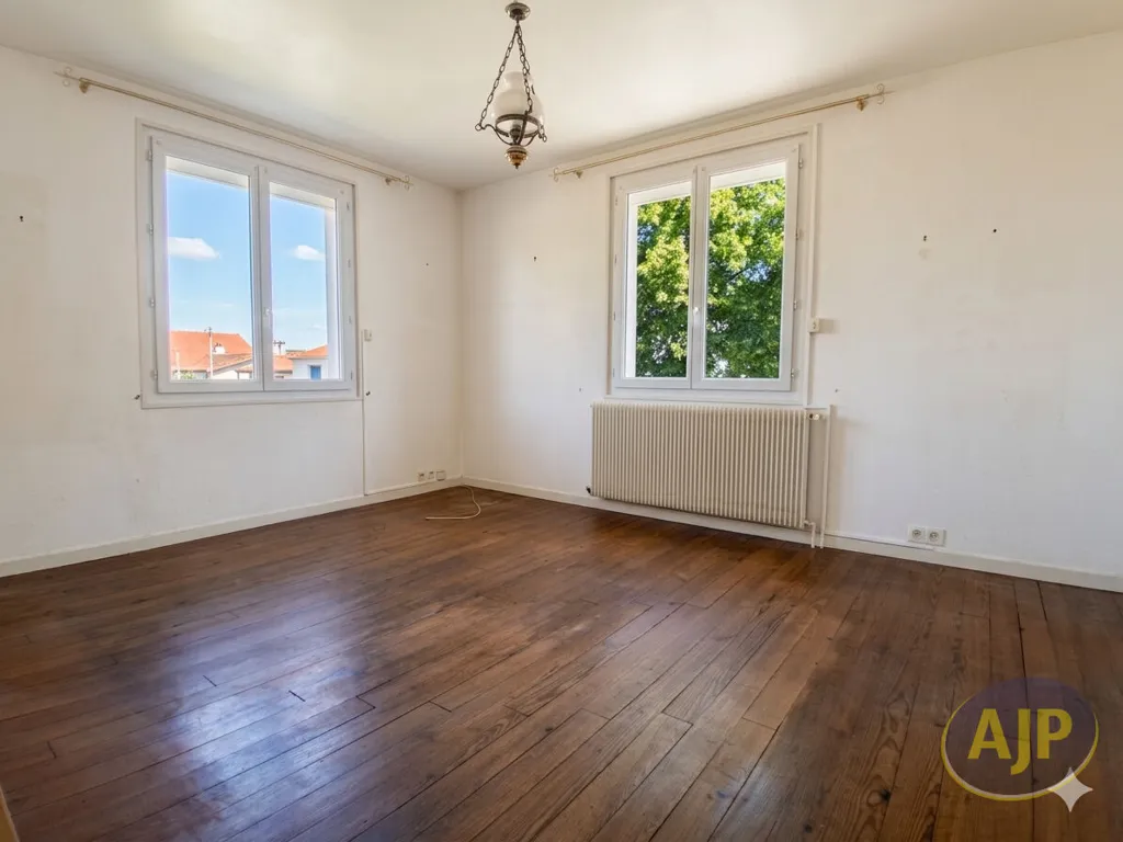 Toad - 3-Bedroom House with Garden in Saintes Rive Droite