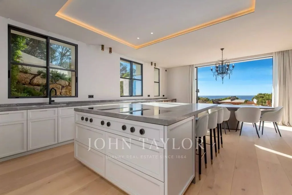 Kitchen - Luxury Villa with Sea View in Bendinat