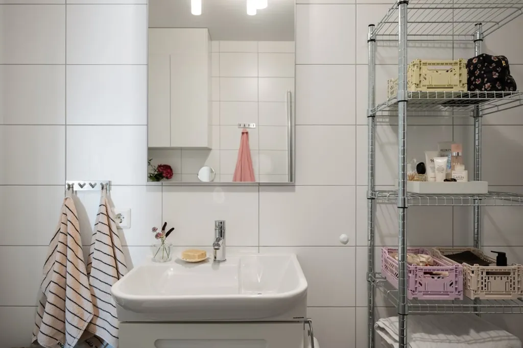 Vannitoad - Two-Bedroom Flat with South Balcony in Långbro Park