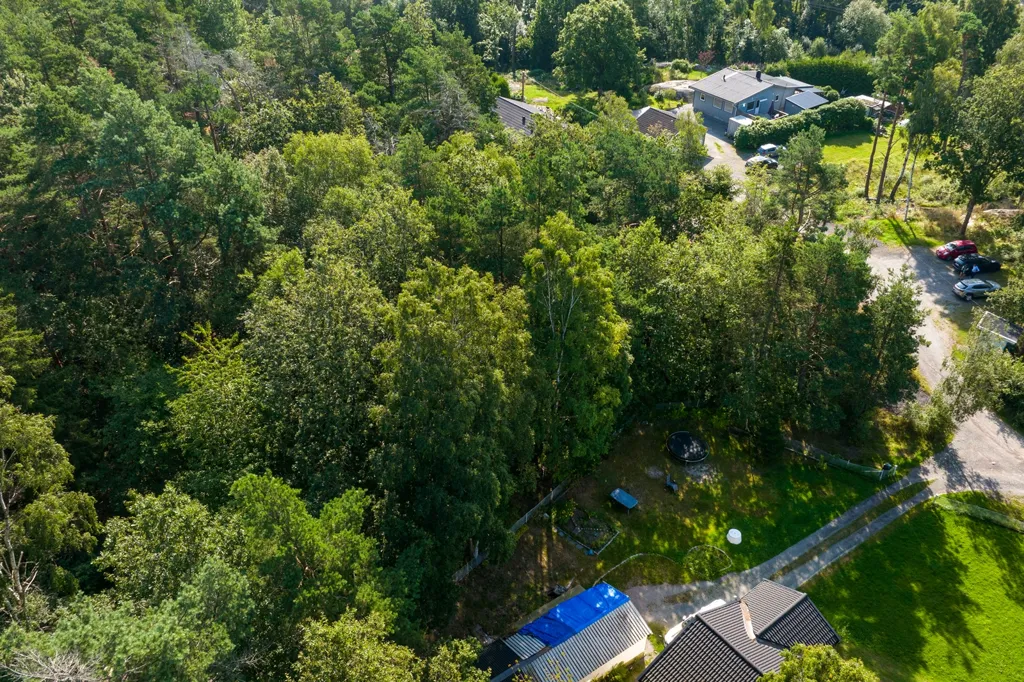Õhuvaade - Detached Plot with Nature View in Göteborg