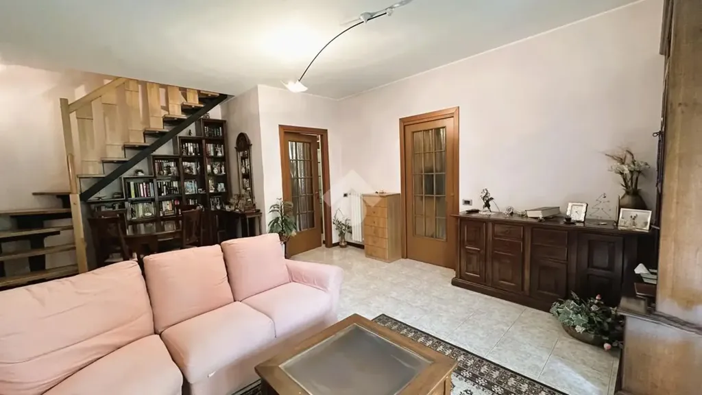 Séjour - Spacious Apartment with Balcony in Vimercate