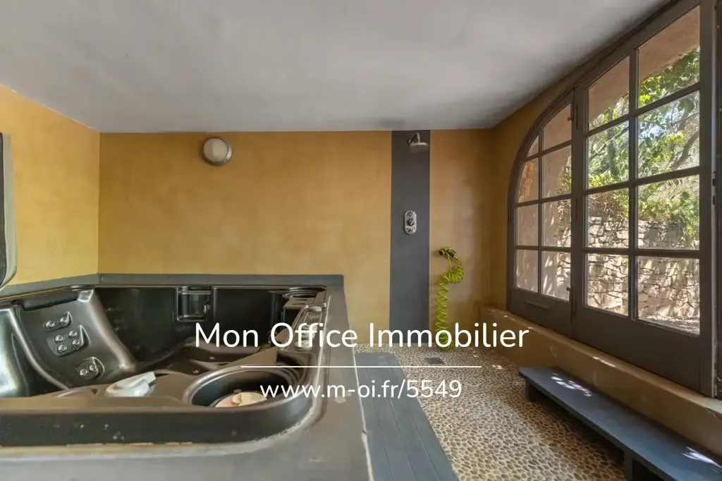 Bagni - 10-Bedroom House with Jacuzzi in Rognes