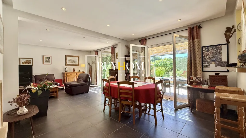 Salle à manger - Villa Familiale avec Piscine au Partage des Eaux à L'Isle-sur-la-Sorgue
