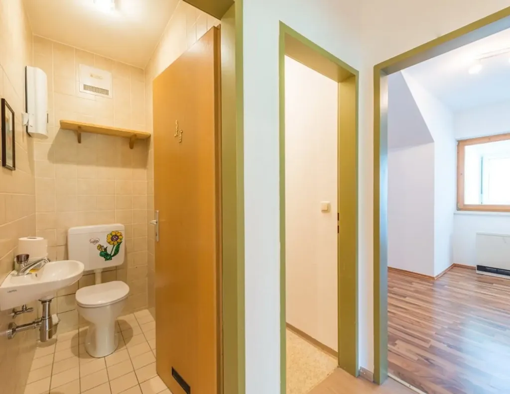 Bagni - Spacious 3-Bedroom Flat with South-West View