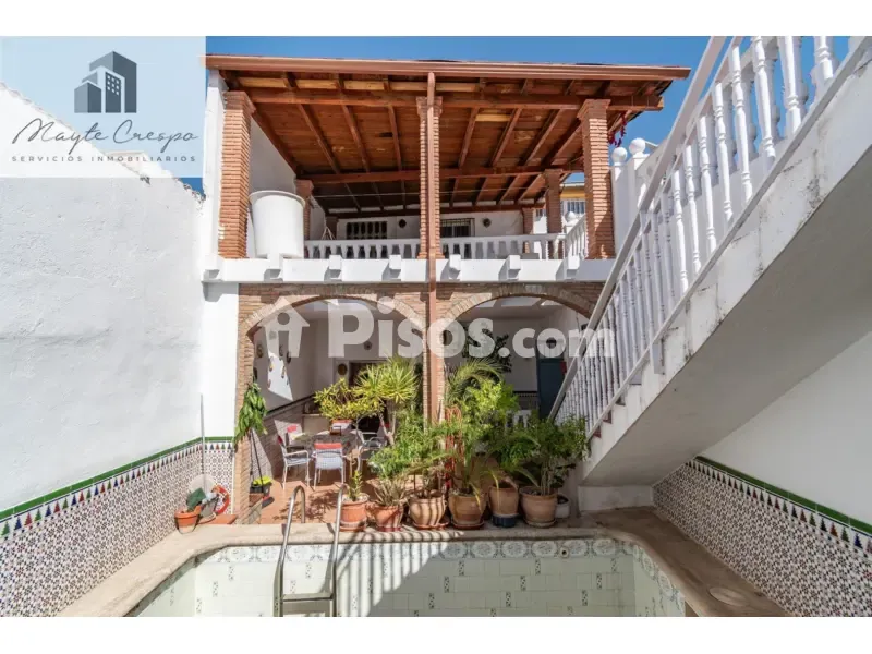 Aed - Corner House with Pool in Atarfe