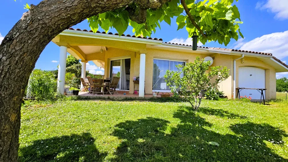 Aed - Modern House with Garden in Gabarret