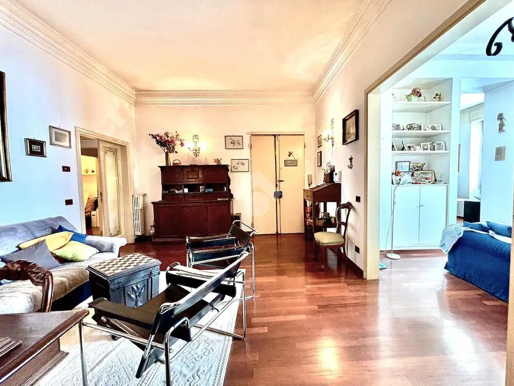 Elutuba - Spacious Apartment with Balcony in Florence