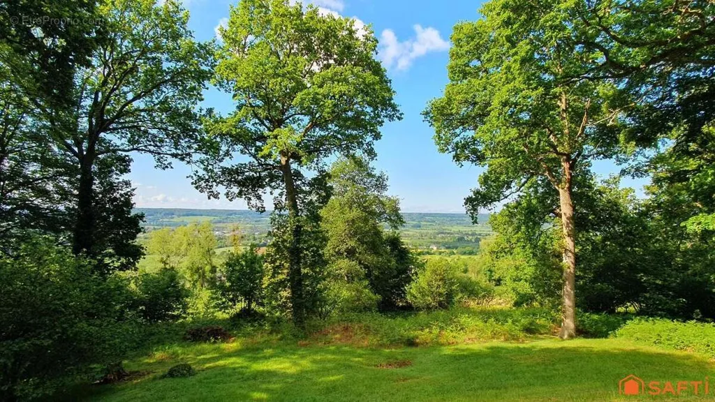 Terrain à Saint-Gatien-Des-Bois