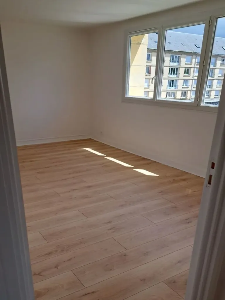 Toad - Refurbished 5-Piece Flat with Balcony in Calvados