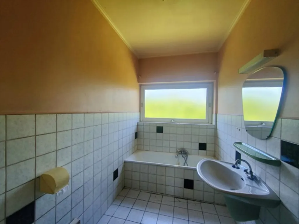 Vannitoad - Villa with Garage in Dinant