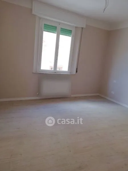 Stanze - Spacious 4-Room Apartment in Pisa