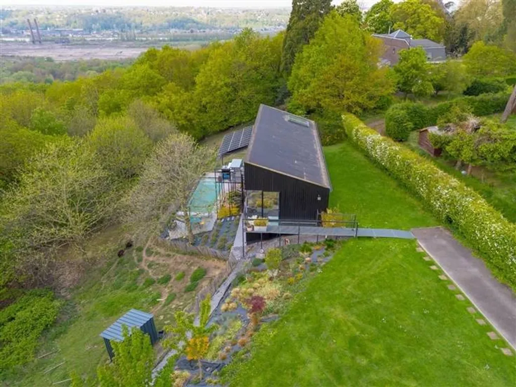 Õhuvaade - Contemporary Villa with Pool in Argenteau