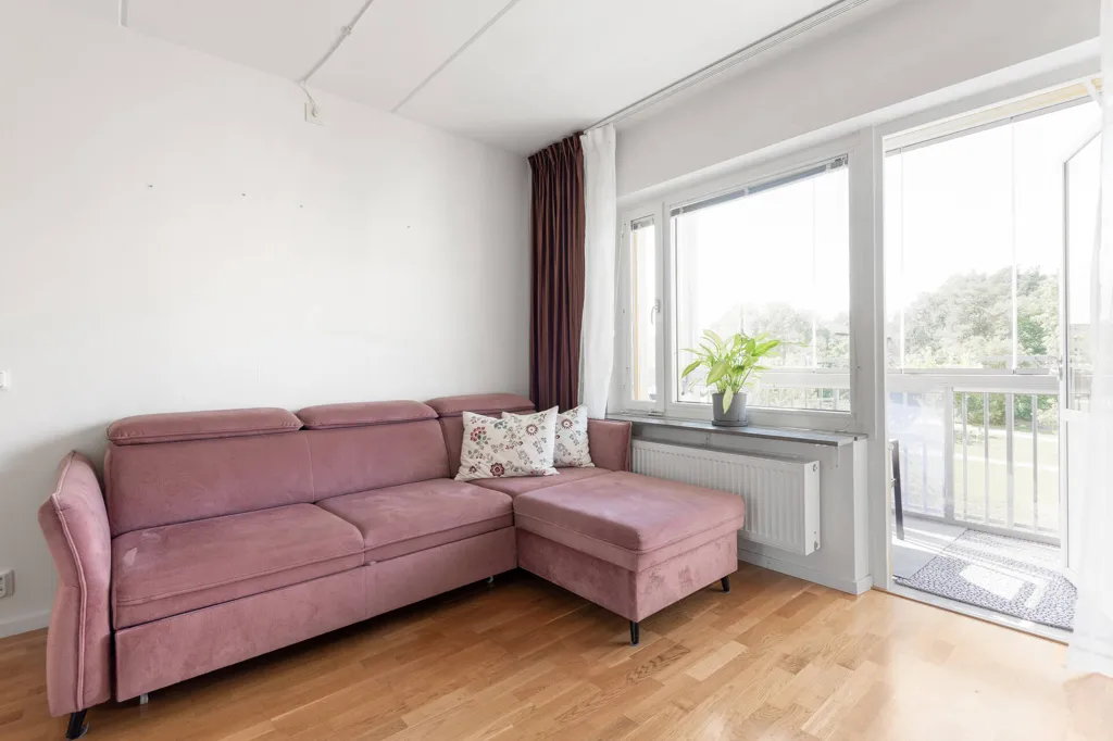 Living Room - Apartment with Balcony in Hässelby Gård