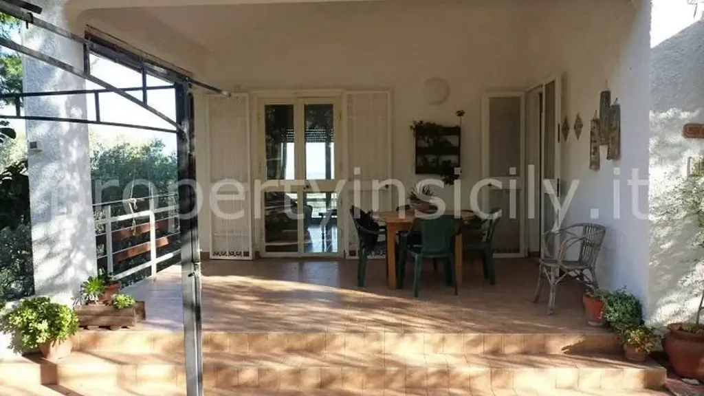 Villa with Panoramic Views in Noto