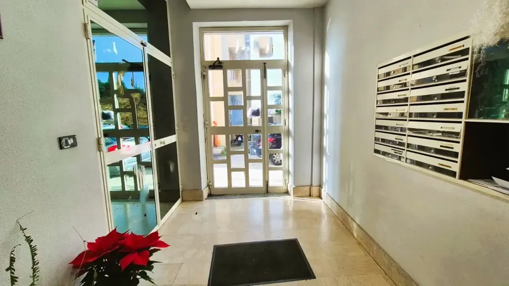 hallway_entrance